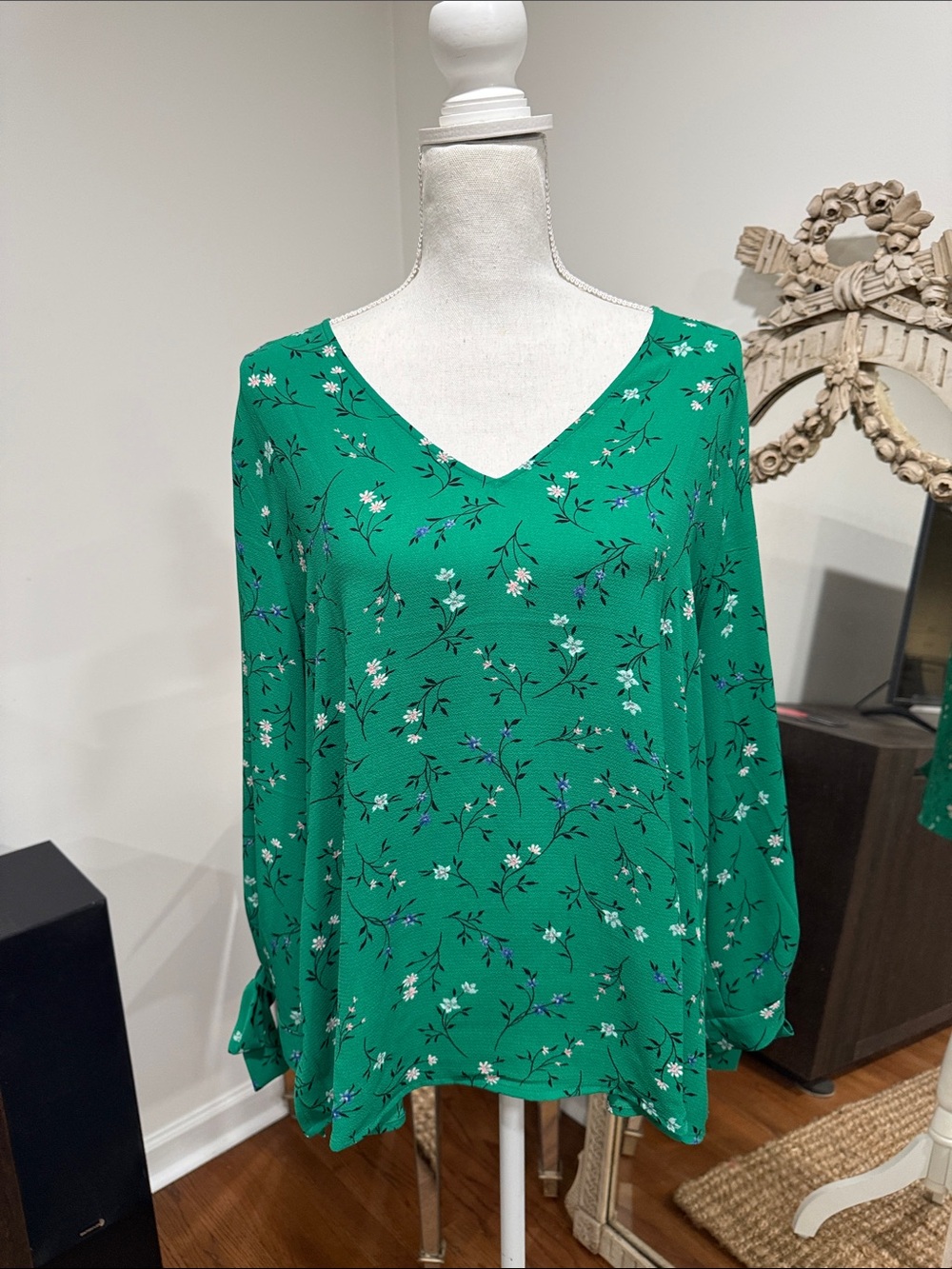 CeCe Emerald Green Floral V-Neck Tunic